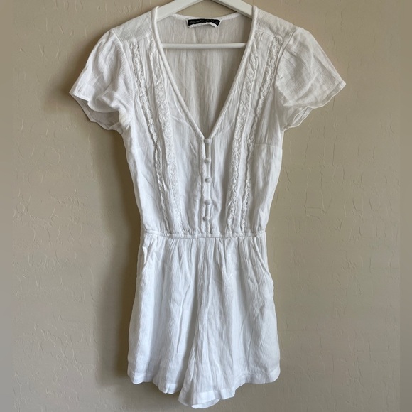 Abercrombie & Fitch Gauzy White Romper Crochet Lace Button Front Size Small - Picture 2 of 9